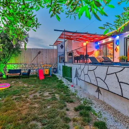 Muhtesem Tatil Villasi Poyraz 2 *