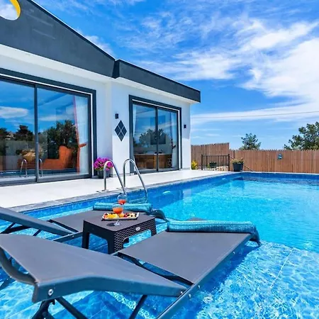 Muhtesem Tatil Villasi Poyraz 2 Vila